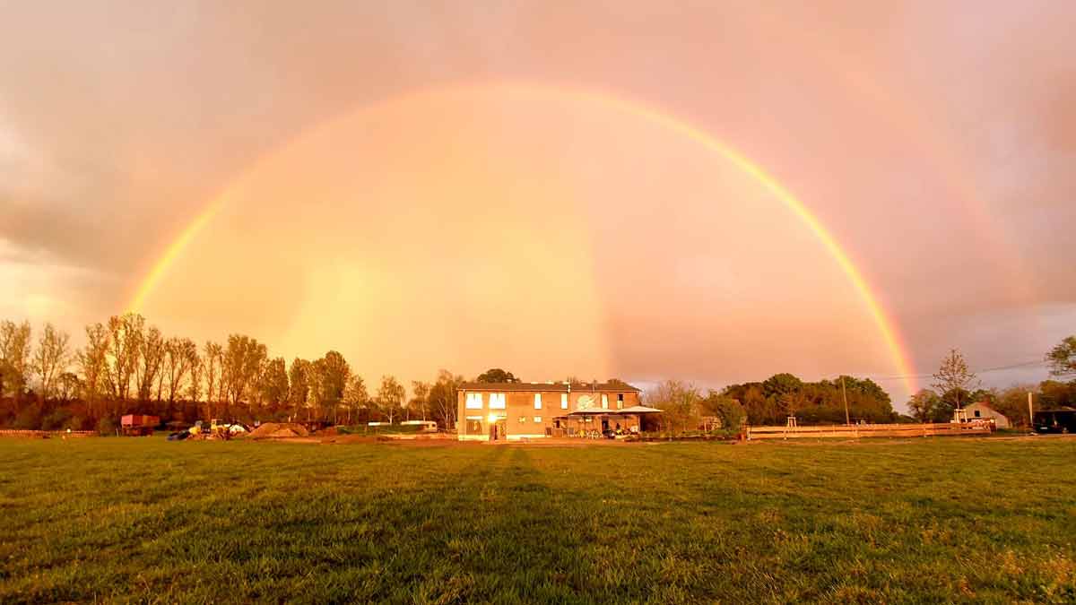 Außenbereich am Flugplatz Bienenfarm