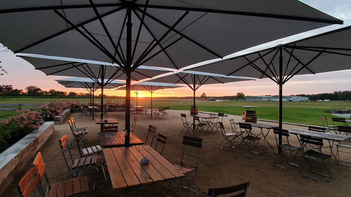 Biergarten am Flugplatz Bienenfarm